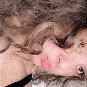 Meet your Posher, Adrianna